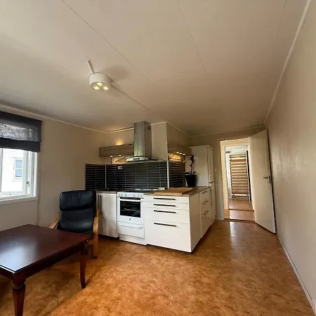 Perfect Location! 4-bed Apartment, 100m From Main Street 아파트