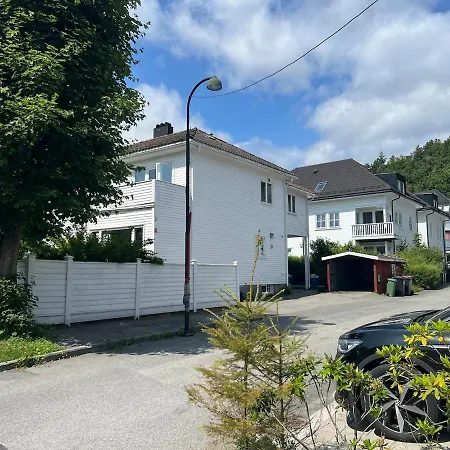 Perfect Location! 4-bed Apartment, 100m From Main Street 아파트 *