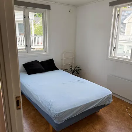 Perfect Location! 4-bed Apartment, 100m From Main Street, Free Park Lejlighed *