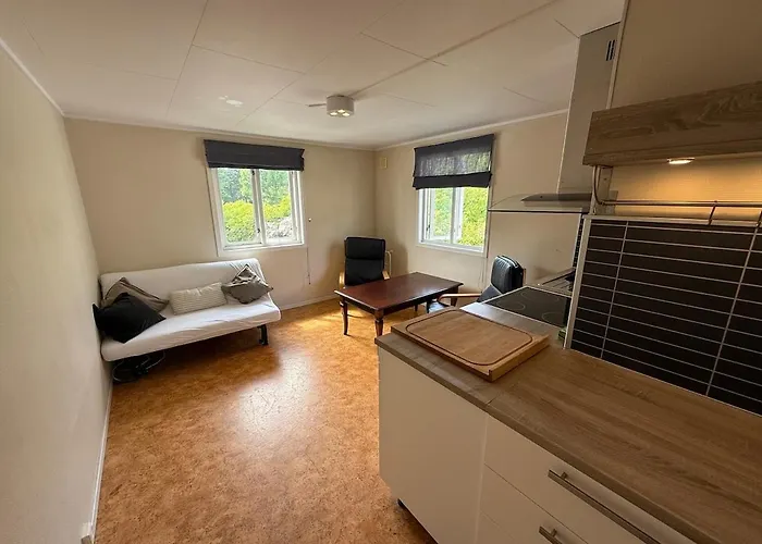 Perfect Location! 4-bed Apartment, 100m From Main Street, Free Park דירה קריסטיאנסאנד