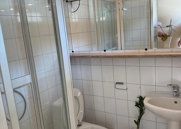 Perfect Location! 4-bed Apartment, 100m From Main Street, Free Park