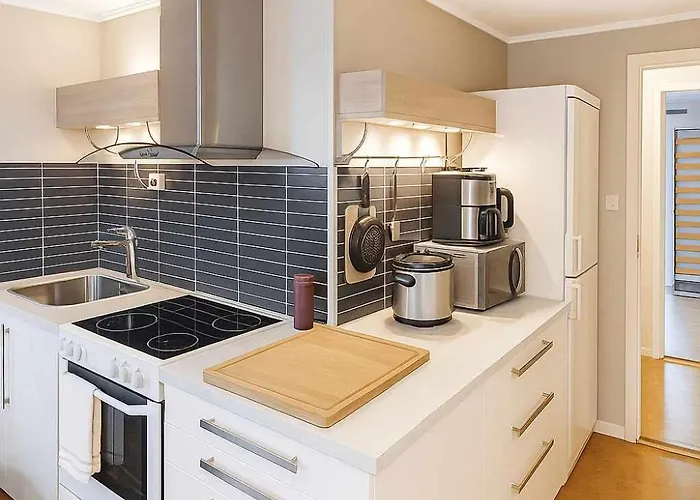 Perfect Location! 4-bed Apartment, 100m From Main Street, Free Park